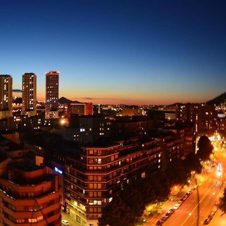 Superviews, Parking 24H Vigilado Incluido Y Netflix En Habitacion Independiente Con Bano Privado En Apartamento Particular, Francais&English Bilbao Exteriör bild